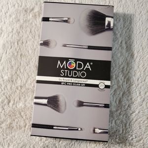 Moda Studios 8 Pc Brush Set